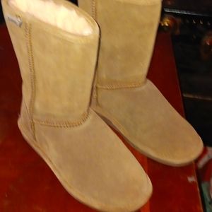 Bearpaw size 9